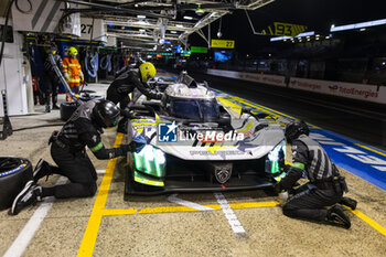 2024-06-16 - 93 VERGNE Jean-Eric (fra), JENSEN Mikkel (dnk), MULLER Nico (swi), Peugeot TotalEnergies, Peugeot 9x8 #93, Hypercar, FIA WEC, pit stop during the 2024 24 Hours of Le Mans, 4th round of the 2024 FIA World Endurance Championship, on the Circuit des 24 Heures du Mans, from June 15 to 16, 2024 in Le Mans, France - 24 HEURES DU MANS 2024 - RACE - ENDURANCE - MOTORS