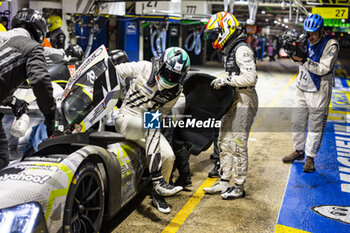 2024-06-16 - DUVAL Loïc (fra), Peugeot TotalEnergies, Peugeot 9x8 #94, Hypercar, FIA WEC, DI RESTA Paul (gbr), Peugeot TotalEnergies, Peugeot 9x8 #94, Hypercar, FIA WEC, portrait during the 2024 24 Hours of Le Mans, 4th round of the 2024 FIA World Endurance Championship, on the Circuit des 24 Heures du Mans, from June 15 to 16, 2024 in Le Mans, France - 24 HEURES DU MANS 2024 - RACE - ENDURANCE - MOTORS