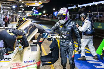 2024-06-16 - HANSON Philip (gbr), Hertz Team Jota, Porsche 963 #38, Hypercar, FIA WEC, portrait during the 2024 24 Hours of Le Mans, 4th round of the 2024 FIA World Endurance Championship, on the Circuit des 24 Heures du Mans, from June 15 to 16, 2024 in Le Mans, France - 24 HEURES DU MANS 2024 - RACE - ENDURANCE - MOTORS