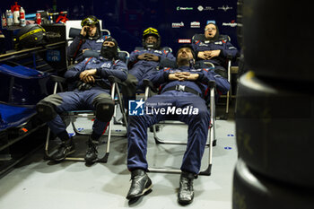 2024-06-16 - United Autosports pit stop during the 2024 24 Hours of Le Mans, 4th round of the 2024 FIA World Endurance Championship, on the Circuit des 24 Heures du Mans, from June 15 to 16, 2024 in Le Mans, France - 24 HEURES DU MANS 2024 - RACE - ENDURANCE - MOTORS