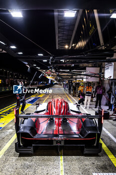 2024-06-16 - 04 JAMINET Mathieu (fra), NASR Felipe (bra), TANDY Nick (gbr), Porsche Penske Motorsport, Porsche 963 #04, Hypercar, pit stop during the 2024 24 Hours of Le Mans, 4th round of the 2024 FIA World Endurance Championship, on the Circuit des 24 Heures du Mans, from June 15 to 16, 2024 in Le Mans, France - 24 HEURES DU MANS 2024 - RACE - ENDURANCE - MOTORS