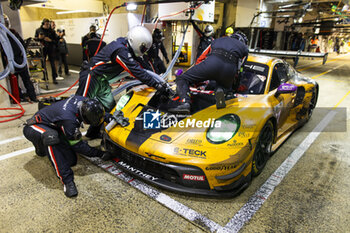 2024-06-16 - 91 LIETZ Richard (aut), SCHURING Morris (nld), SHAHIN Yasser (aus), Manthey EMA, Porsche 911 GT3 R #91, LM GT3, FIA WEC, pit stop during the 2024 24 Hours of Le Mans, 4th round of the 2024 FIA World Endurance Championship, on the Circuit des 24 Heures du Mans, from June 15 to 16, 2024 in Le Mans, France - 24 HEURES DU MANS 2024 - RACE - ENDURANCE - MOTORS