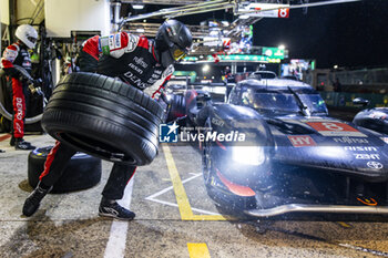 2024-06-16 - 08 BUEMI Sébastien (swi), HARTLEY Brendon (nzl), HIRAKAWA Ryo (jpn), Toyota Gazoo Racing, Toyota GR010 - Hybrid #08, Hypercar, FIA WEC, ambiance during the 2024 24 Hours of Le Mans, 4th round of the 2024 FIA World Endurance Championship, on the Circuit des 24 Heures du Mans, from June 15 to 16, 2024 in Le Mans, France - 24 HEURES DU MANS 2024 - RACE - ENDURANCE - MOTORS