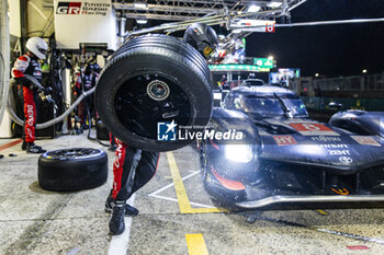 2024-06-16 - 08 BUEMI Sébastien (swi), HARTLEY Brendon (nzl), HIRAKAWA Ryo (jpn), Toyota Gazoo Racing, Toyota GR010 - Hybrid #08, Hypercar, FIA WEC, ambiance during the 2024 24 Hours of Le Mans, 4th round of the 2024 FIA World Endurance Championship, on the Circuit des 24 Heures du Mans, from June 15 to 16, 2024 in Le Mans, France - 24 HEURES DU MANS 2024 - RACE - ENDURANCE - MOTORS