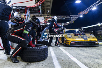 2024-06-16 - 91 LIETZ Richard (aut), SCHURING Morris (nld), SHAHIN Yasser (aus), Manthey EMA, Porsche 911 GT3 R #91, LM GT3, FIA WEC, pit stop during the 2024 24 Hours of Le Mans, 4th round of the 2024 FIA World Endurance Championship, on the Circuit des 24 Heures du Mans, from June 15 to 16, 2024 in Le Mans, France - 24 HEURES DU MANS 2024 - RACE - ENDURANCE - MOTORS