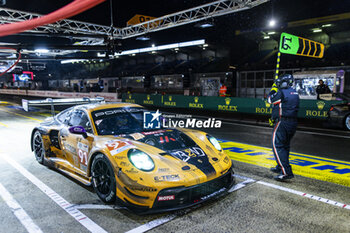 2024-06-16 - 91 LIETZ Richard (aut), SCHURING Morris (nld), SHAHIN Yasser (aus), Manthey EMA, Porsche 911 GT3 R #91, LM GT3, FIA WEC, pit stop during the 2024 24 Hours of Le Mans, 4th round of the 2024 FIA World Endurance Championship, on the Circuit des 24 Heures du Mans, from June 15 to 16, 2024 in Le Mans, France - 24 HEURES DU MANS 2024 - RACE - ENDURANCE - MOTORS