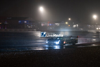 2024-06-16 - 02 BAMBER Earl (nzl), LYNN Alex (gbr), PALOU Alex (spa), Cadillac Racing, Cadillac V-Series.R #02, Hypercar, FIA WEC, action during the 2024 24 Hours of Le Mans, 4th round of the 2024 FIA World Endurance Championship, on the Circuit des 24 Heures du Mans, from June 15 to 16, 2024 in Le Mans, France - 24 HEURES DU MANS 2024 - RACE - ENDURANCE - MOTORS