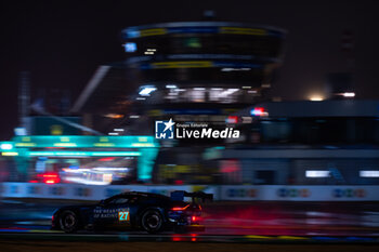 2024-06-16 - 27 JAMES Ian (usa), MANCINELLI Daniel (ita), RIBERAS Alex (spa), Heart of Racing Team, Aston Martin Vantage GT3 #27, LM GT3, FIA WEC, action during the 2024 24 Hours of Le Mans, 4th round of the 2024 FIA World Endurance Championship, on the Circuit des 24 Heures du Mans, from June 15 to 16, 2024 in Le Mans, France - 24 HEURES DU MANS 2024 - RACE - ENDURANCE - MOTORS