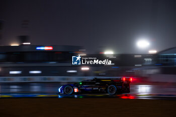 2024-06-16 - 02 BAMBER Earl (nzl), LYNN Alex (gbr), PALOU Alex (spa), Cadillac Racing, Cadillac V-Series.R #02, Hypercar, FIA WEC, action during the 2024 24 Hours of Le Mans, 4th round of the 2024 FIA World Endurance Championship, on the Circuit des 24 Heures du Mans, from June 15 to 16, 2024 in Le Mans, France - 24 HEURES DU MANS 2024 - RACE - ENDURANCE - MOTORS