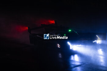 2024-06-16 - 02 BAMBER Earl (nzl), LYNN Alex (gbr), PALOU Alex (spa), Cadillac Racing, Cadillac V-Series.R #02, Hypercar, FIA WEC, action during the 2024 24 Hours of Le Mans, 4th round of the 2024 FIA World Endurance Championship, on the Circuit des 24 Heures du Mans, from June 15 to 16, 2024 in Le Mans, France - 24 HEURES DU MANS 2024 - RACE - ENDURANCE - MOTORS