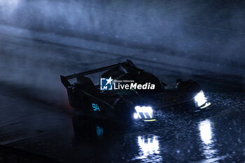 2024-06-16 - 94 VANDOORNE Stoffel (bel), DUVAL Loïc (fra), DI RESTA Paul (gbr), Peugeot TotalEnergies, Peugeot 9x8 #94, Hypercar, FIA WEC, action during the 2024 24 Hours of Le Mans, 4th round of the 2024 FIA World Endurance Championship, on the Circuit des 24 Heures du Mans, from June 15 to 16, 2024 in Le Mans, France - 24 HEURES DU MANS 2024 - RACE - ENDURANCE - MOTORS