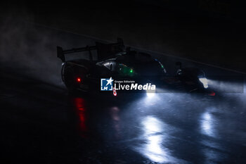 2024-06-16 - 08 BUEMI Sébastien (swi), HARTLEY Brendon (nzl), HIRAKAWA Ryo (jpn), Toyota Gazoo Racing, Toyota GR010 - Hybrid #08, Hypercar, FIA WEC, action during the 2024 24 Hours of Le Mans, 4th round of the 2024 FIA World Endurance Championship, on the Circuit des 24 Heures du Mans, from June 15 to 16, 2024 in Le Mans, France - 24 HEURES DU MANS 2024 - RACE - ENDURANCE - MOTORS