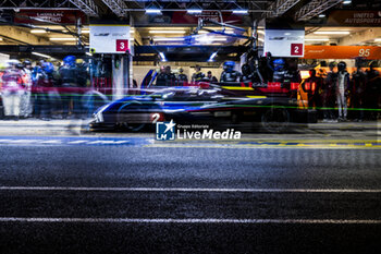 2024-06-16 - 02 BAMBER Earl (nzl), LYNN Alex (gbr), PALOU Alex (spa), Cadillac Racing, Cadillac V-Series.R #02, Hypercar, FIA WEC, action during the 2024 24 Hours of Le Mans, 4th round of the 2024 FIA World Endurance Championship, on the Circuit des 24 Heures du Mans, from June 15 to 16, 2024 in Le Mans, France - 24 HEURES DU MANS 2024 - RACE - ENDURANCE - MOTORS