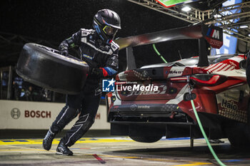 2024-06-16 - 31 FARFUS Augusto (bra), GELAEL Sean (ind), LEUNG Darren (gbr), Team WRT, BMW M4 GT3 #31, LM GT3, FIA WEC, action during the 2024 24 Hours of Le Mans, 4th round of the 2024 FIA World Endurance Championship, on the Circuit des 24 Heures du Mans, from June 15 to 16, 2024 in Le Mans, France - 24 HEURES DU MANS 2024 - RACE - ENDURANCE - MOTORS