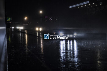 2024-06-16 - Rain, action during the 2024 24 Hours of Le Mans, 4th round of the 2024 FIA World Endurance Championship, on the Circuit des 24 Heures du Mans, from June 15 to 16, 2024 in Le Mans, France - 24 HEURES DU MANS 2024 - RACE - ENDURANCE - MOTORS