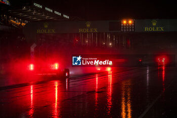 2024-06-16 - Rain, action during the 2024 24 Hours of Le Mans, 4th round of the 2024 FIA World Endurance Championship, on the Circuit des 24 Heures du Mans, from June 15 to 16, 2024 in Le Mans, France - 24 HEURES DU MANS 2024 - RACE - ENDURANCE - MOTORS