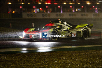 2024-06-16 - 93 VERGNE Jean-Eric (fra), JENSEN Mikkel (dnk), MULLER Nico (swi), Peugeot TotalEnergies, Peugeot 9x8 #93, Hypercar, FIA WEC, action during the 2024 24 Hours of Le Mans, 4th round of the 2024 FIA World Endurance Championship, on the Circuit des 24 Heures du Mans, from June 15 to 16, 2024 in Le Mans, France - 24 HEURES DU MANS 2024 - RACE - ENDURANCE - MOTORS