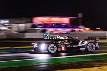 2024-06-16 - 07 LOPEZ José María (arg), KOBAYASHI Kamui (jpn), DE VRIES Nyck (nld), Toyota Gazoo Racing, Toyota GR010 - Hybrid #07, Hypercar, FIA WEC, action during the 2024 24 Hours of Le Mans, 4th round of the 2024 FIA World Endurance Championship, on the Circuit des 24 Heures du Mans, from June 15 to 16, 2024 in Le Mans, France - 24 HEURES DU MANS 2024 - RACE - ENDURANCE - MOTORS