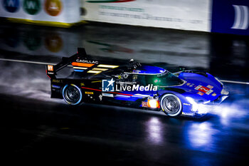 2024-06-16 - 02 BAMBER Earl (nzl), LYNN Alex (gbr), PALOU Alex (spa), Cadillac Racing, Cadillac V-Series.R #02, Hypercar, FIA WEC, action during the 2024 24 Hours of Le Mans, 4th round of the 2024 FIA World Endurance Championship, on the Circuit des 24 Heures du Mans, from June 15 to 16, 2024 in Le Mans, France - 24 HEURES DU MANS 2024 - RACE - ENDURANCE - MOTORS