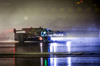 2024-06-16 - 02 BAMBER Earl (nzl), LYNN Alex (gbr), PALOU Alex (spa), Cadillac Racing, Cadillac V-Series.R #02, Hypercar, FIA WEC, action during the 2024 24 Hours of Le Mans, 4th round of the 2024 FIA World Endurance Championship, on the Circuit des 24 Heures du Mans, from June 15 to 16, 2024 in Le Mans, France - 24 HEURES DU MANS 2024 - RACE - ENDURANCE - MOTORS