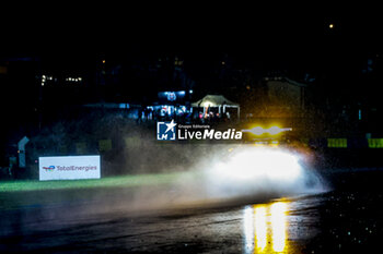 2024-06-16 - safety car, illustration night, nuit, rain, pluie, during the 2024 24 Hours of Le Mans, 4th round of the 2024 FIA World Endurance Championship, on the Circuit des 24 Heures du Mans, from June 15 to 16, 2024 in Le Mans, France - 24 HEURES DU MANS 2024 - RACE - ENDURANCE - MOTORS