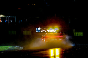 2024-06-16 - safety car, illustration night, nuit, rain, pluie, during the 2024 24 Hours of Le Mans, 4th round of the 2024 FIA World Endurance Championship, on the Circuit des 24 Heures du Mans, from June 15 to 16, 2024 in Le Mans, France - 24 HEURES DU MANS 2024 - RACE - ENDURANCE - MOTORS