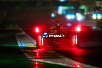 2024-06-16 - 93 VERGNE Jean-Eric (fra), JENSEN Mikkel (dnk), MULLER Nico (swi), Peugeot TotalEnergies, Peugeot 9x8 #93, Hypercar, FIA WEC, action during the 2024 24 Hours of Le Mans, 4th round of the 2024 FIA World Endurance Championship, on the Circuit des 24 Heures du Mans, from June 15 to 16, 2024 in Le Mans, France - 24 HEURES DU MANS 2024 - RACE - ENDURANCE - MOTORS