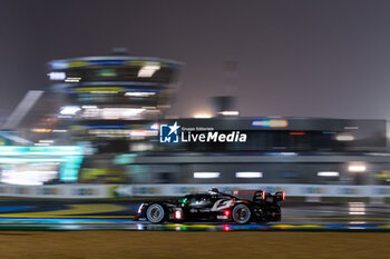 2024-06-16 - 08 BUEMI Sébastien (swi), HARTLEY Brendon (nzl), HIRAKAWA Ryo (jpn), Toyota Gazoo Racing, Toyota GR010 - Hybrid #08, Hypercar, FIA WEC, action during the 2024 24 Hours of Le Mans, 4th round of the 2024 FIA World Endurance Championship, on the Circuit des 24 Heures du Mans, from June 15 to 16, 2024 in Le Mans, France - 24 HEURES DU MANS 2024 - RACE - ENDURANCE - MOTORS