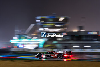 2024-06-16 - 06 ESTRE Kevin (fra), LOTTERER André (ger), VANTHOOR Laurens (bel), Porsche Penske Motorsport, Porsche 963 #06, Hypercar, FIA WEC, action during the 2024 24 Hours of Le Mans, 4th round of the 2024 FIA World Endurance Championship, on the Circuit des 24 Heures du Mans, from June 15 to 16, 2024 in Le Mans, France - 24 HEURES DU MANS 2024 - RACE - ENDURANCE - MOTORS