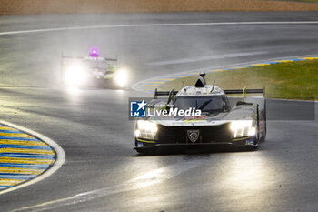 2024-06-16 - 93 VERGNE Jean-Eric (fra), JENSEN Mikkel (dnk), MULLER Nico (swi), Peugeot TotalEnergies, Peugeot 9x8 #93, Hypercar, FIA WEC, action during the 2024 24 Hours of Le Mans, 4th round of the 2024 FIA World Endurance Championship, on the Circuit des 24 Heures du Mans, from June 15 to 16, 2024 in Le Mans, France - 24 HEURES DU MANS 2024 - RACE - ENDURANCE - MOTORS