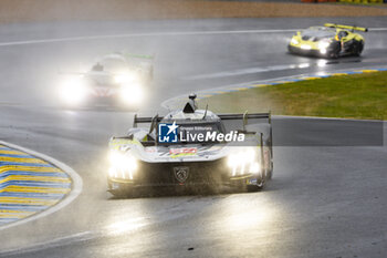 2024-06-16 - 94 VANDOORNE Stoffel (bel), DUVAL Loïc (fra), DI RESTA Paul (gbr), Peugeot TotalEnergies, Peugeot 9x8 #94, Hypercar, FIA WEC, action during the 2024 24 Hours of Le Mans, 4th round of the 2024 FIA World Endurance Championship, on the Circuit des 24 Heures du Mans, from June 15 to 16, 2024 in Le Mans, France - 24 HEURES DU MANS 2024 - RACE - ENDURANCE - MOTORS