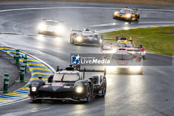 2024-06-16 - 08 BUEMI Sébastien (swi), HARTLEY Brendon (nzl), HIRAKAWA Ryo (jpn), Toyota Gazoo Racing, Toyota GR010 - Hybrid #08, Hypercar, FIA WEC, action during the 2024 24 Hours of Le Mans, 4th round of the 2024 FIA World Endurance Championship, on the Circuit des 24 Heures du Mans, from June 15 to 16, 2024 in Le Mans, France - 24 HEURES DU MANS 2024 - RACE - ENDURANCE - MOTORS