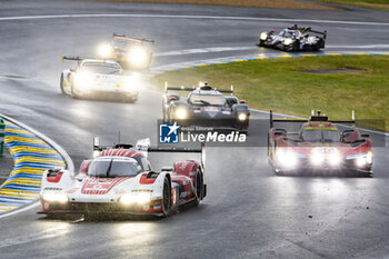 2024-06-16 - 06 ESTRE Kevin (fra), LOTTERER André (ger), VANTHOOR Laurens (bel), Porsche Penske Motorsport, Porsche 963 #06, Hypercar, FIA WEC, action during the 2024 24 Hours of Le Mans, 4th round of the 2024 FIA World Endurance Championship, on the Circuit des 24 Heures du Mans, from June 15 to 16, 2024 in Le Mans, France - 24 HEURES DU MANS 2024 - RACE - ENDURANCE - MOTORS