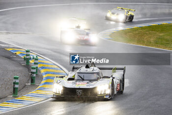 2024-06-16 - 94 VANDOORNE Stoffel (bel), DUVAL Loïc (fra), DI RESTA Paul (gbr), Peugeot TotalEnergies, Peugeot 9x8 #94, Hypercar, FIA WEC, action during the 2024 24 Hours of Le Mans, 4th round of the 2024 FIA World Endurance Championship, on the Circuit des 24 Heures du Mans, from June 15 to 16, 2024 in Le Mans, France - 24 HEURES DU MANS 2024 - RACE - ENDURANCE - MOTORS