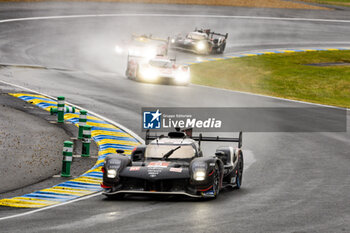 2024-06-16 - 08 BUEMI Sébastien (swi), HARTLEY Brendon (nzl), HIRAKAWA Ryo (jpn), Toyota Gazoo Racing, Toyota GR010 - Hybrid #08, Hypercar, FIA WEC, action during the 2024 24 Hours of Le Mans, 4th round of the 2024 FIA World Endurance Championship, on the Circuit des 24 Heures du Mans, from June 15 to 16, 2024 in Le Mans, France - 24 HEURES DU MANS 2024 - RACE - ENDURANCE - MOTORS