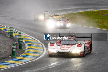 2024-06-16 - 06 ESTRE Kevin (fra), LOTTERER André (ger), VANTHOOR Laurens (bel), Porsche Penske Motorsport, Porsche 963 #06, Hypercar, FIA WEC, action during the 2024 24 Hours of Le Mans, 4th round of the 2024 FIA World Endurance Championship, on the Circuit des 24 Heures du Mans, from June 15 to 16, 2024 in Le Mans, France - 24 HEURES DU MANS 2024 - RACE - ENDURANCE - MOTORS