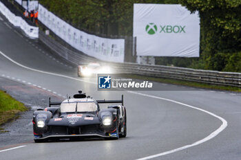 2024-06-16 - 08 BUEMI Sébastien (swi), HARTLEY Brendon (nzl), HIRAKAWA Ryo (jpn), Toyota Gazoo Racing, Toyota GR010 - Hybrid #08, Hypercar, FIA WEC, action during the 2024 24 Hours of Le Mans, 4th round of the 2024 FIA World Endurance Championship, on the Circuit des 24 Heures du Mans, from June 15 to 16, 2024 in Le Mans, France - 24 HEURES DU MANS 2024 - RACE - ENDURANCE - MOTORS