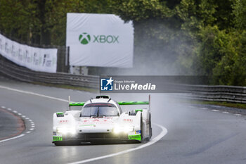 2024-06-16 - 99 TINCKNELL Harry (gbr), JANI Neel (swi), ANDLAUER Julien (fra), Proton Competition, Porsche 963 #99, Hypercar, FIA WEC, action99 TINCKNELL Harry (gbr), JANI Neel (swi), ANDLAUER Julien (fra), Proton Competition, Porsche 963 #99, Hypercar, FIA WEC, action during the 2024 24 Hours of Le Mans, 4th round of the 2024 FIA World Endurance Championship, on the Circuit des 24 Heures du Mans, from June 15 to 16, 2024 in Le Mans, France - 24 HEURES DU MANS 2024 - RACE - ENDURANCE - MOTORS