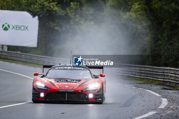 2024-06-16 - 70 IRIBE Brendan (usa), MILLROY Ollie (gar), SCHANDORFF Frederik (dnk), Inception Racing, McLaren 720S LMGT3 Evo, LM GT3, action during the 2024 24 Hours of Le Mans, 4th round of the 2024 FIA World Endurance Championship, on the Circuit des 24 Heures du Mans, from June 15 to 16, 2024 in Le Mans, France - 24 HEURES DU MANS 2024 - RACE - ENDURANCE - MOTORS