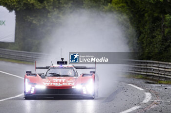 2024-06-16 - 311 DERANI Luis Felipe (bra), AITKEN Jack (gbr), DRUGOVICH Felipe (bra), Whelen Cadillac Racing, Cadillac V-Series.R #311, Hypercar, action during the 2024 24 Hours of Le Mans, 4th round of the 2024 FIA World Endurance Championship, on the Circuit des 24 Heures du Mans, from June 15 to 16, 2024 in Le Mans, France - 24 HEURES DU MANS 2024 - RACE - ENDURANCE - MOTORS