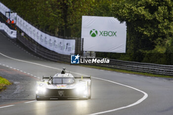 2024-06-16 - 93 VERGNE Jean-Eric (fra), JENSEN Mikkel (dnk), MULLER Nico (swi), Peugeot TotalEnergies, Peugeot 9x8 #93, Hypercar, FIA WEC, action93 VERGNE Jean-Eric (fra), JENSEN Mikkel (dnk), MULLER Nico (swi), Peugeot TotalEnergies, Peugeot 9x8 #93, Hypercar, FIA WEC, action during the 2024 24 Hours of Le Mans, 4th round of the 2024 FIA World Endurance Championship, on the Circuit des 24 Heures du Mans, from June 15 to 16, 2024 in Le Mans, France - 24 HEURES DU MANS 2024 - RACE - ENDURANCE - MOTORS