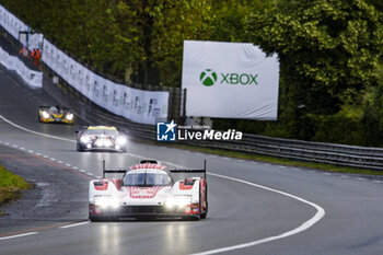 2024-06-16 - 06 ESTRE Kevin (fra), LOTTERER André (ger), VANTHOOR Laurens (bel), Porsche Penske Motorsport, Porsche 963 #06, Hypercar, FIA WEC, action during the 2024 24 Hours of Le Mans, 4th round of the 2024 FIA World Endurance Championship, on the Circuit des 24 Heures du Mans, from June 15 to 16, 2024 in Le Mans, France - 24 HEURES DU MANS 2024 - RACE - ENDURANCE - MOTORS