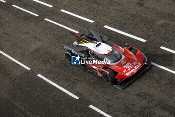 2024-06-16 - 311 DERANI Luis Felipe (bra), AITKEN Jack (gbr), DRUGOVICH Felipe (bra), Whelen Cadillac Racing, Cadillac V-Series.R #311, Hypercar, after his crash during the 2024 24 Hours of Le Mans, 4th round of the 2024 FIA World Endurance Championship, on the Circuit des 24 Heures du Mans, from June 15 to 16, 2024 in Le Mans, France - 24 HEURES DU MANS 2024 - RACE - ENDURANCE - MOTORS