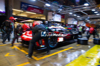 2024-06-16 - 311 DERANI Luis Felipe (bra), AITKEN Jack (gbr), DRUGOVICH Felipe (bra), Whelen Cadillac Racing, Cadillac V-Series.R #311, Hypercar, repairs during the 2024 24 Hours of Le Mans, 4th round of the 2024 FIA World Endurance Championship, on the Circuit des 24 Heures du Mans, from June 15 to 16, 2024 in Le Mans, France - 24 HEURES DU MANS 2024 - RACE - ENDURANCE - MOTORS