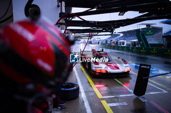 2024-06-16 - 04 JAMINET Mathieu (fra), NASR Felipe (bra), TANDY Nick (gbr), Porsche Penske Motorsport, Porsche 963 #04, Hypercar, action during the 2024 24 Hours of Le Mans, 4th round of the 2024 FIA World Endurance Championship, on the Circuit des 24 Heures du Mans, from June 15 to 16, 2024 in Le Mans, France - 24 HEURES DU MANS 2024 - RACE - ENDURANCE - MOTORS