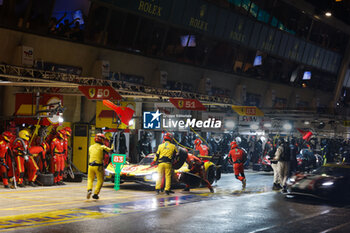 2024-06-16 - 83 KUBICA Robert (pol), SHWARTZMAN Robert (isr), YE Yifei (chn), AF Corse, Ferrari 499P #83, Hypercar, FIA WEC, pitstop, arrêt aux stands during the 2024 24 Hours of Le Mans, 4th round of the 2024 FIA World Endurance Championship, on the Circuit des 24 Heures du Mans, from June 15 to 16, 2024 in Le Mans, France - 24 HEURES DU MANS 2024 - RACE - ENDURANCE - MOTORS