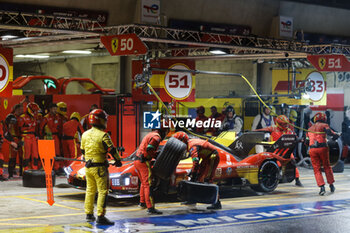 2024-06-16 - 51 PIER GUIDI Alessandro (ita), CALADO James (gbr), GIOVINAZZI Antonio (ita), Ferrari AF Corse, Ferrari 499P #51, Hypercar, FIA WEC, pitstop, arrêt aux stands during the 2024 24 Hours of Le Mans, 4th round of the 2024 FIA World Endurance Championship, on the Circuit des 24 Heures du Mans, from June 15 to 16, 2024 in Le Mans, France - 24 HEURES DU MANS 2024 - RACE - ENDURANCE - MOTORS