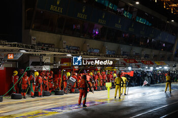 2024-06-16 - pitstop, arrêt aux stands, Ferrari AF Corse, Ferrari 499P #50, Hypercar, FIA WEC, during the 2024 24 Hours of Le Mans, 4th round of the 2024 FIA World Endurance Championship, on the Circuit des 24 Heures du Mans, from June 15 to 16, 2024 in Le Mans, France - 24 HEURES DU MANS 2024 - RACE - ENDURANCE - MOTORS