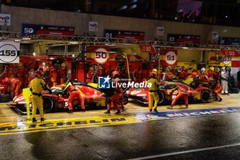 2024-06-16 - 50 FUOCO Antonio (ita), MOLINA Miguel (spa), NIELSEN Nicklas (dnk), Ferrari AF Corse, Ferrari 499P #50, Hypercar, FIA WEC, 51 PIER GUIDI Alessandro (ita), CALADO James (gbr), GIOVINAZZI Antonio (ita), Ferrari AF Corse, Ferrari 499P #51, Hypercar, FIA WEC, pitstop, arrêt aux stands during the 2024 24 Hours of Le Mans, 4th round of the 2024 FIA World Endurance Championship, on the Circuit des 24 Heures du Mans, from June 15 to 16, 2024 in Le Mans, France - 24 HEURES DU MANS 2024 - RACE - ENDURANCE - MOTORS