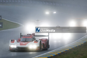 2024-06-16 - 04 JAMINET Mathieu (fra), NASR Felipe (bra), TANDY Nick (gbr), Porsche Penske Motorsport, Porsche 963 #04, Hypercar, action during the 2024 24 Hours of Le Mans, 4th round of the 2024 FIA World Endurance Championship, on the Circuit des 24 Heures du Mans, from June 15 to 16, 2024 in Le Mans, France - 24 HEURES DU MANS 2024 - RACE - ENDURANCE - MOTORS